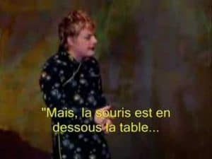 Eddie Izzard: "Mais, la souris est en dessous la table..."